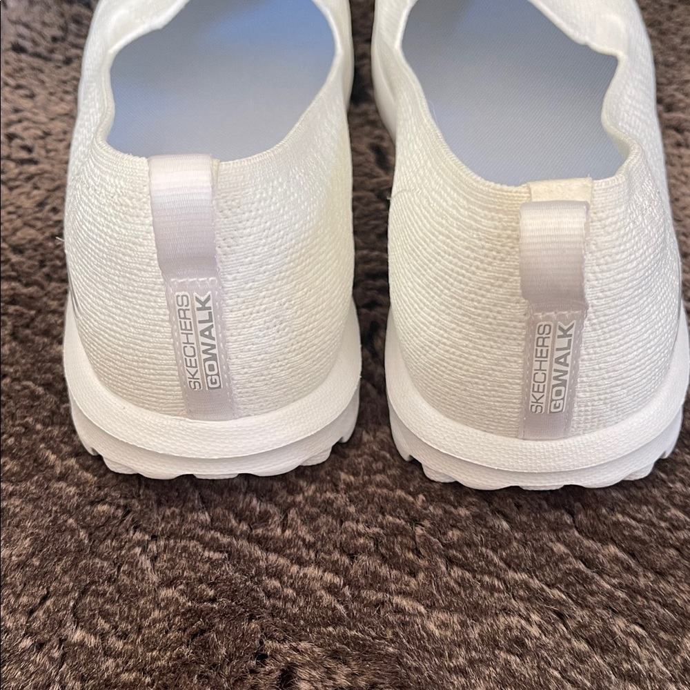 Skechers Women's White Slip-On Sneakers size 9 - Picture 3 of 8